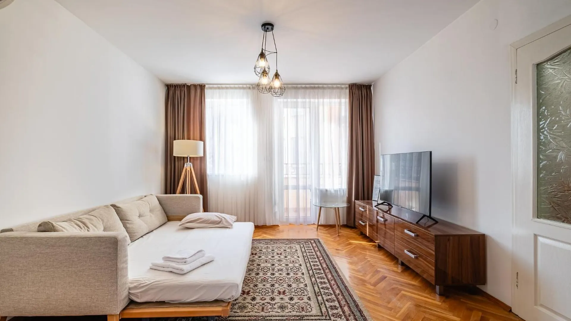 Seaside Serenity Charming Apartment By Sea Garden Varna Bulgarien